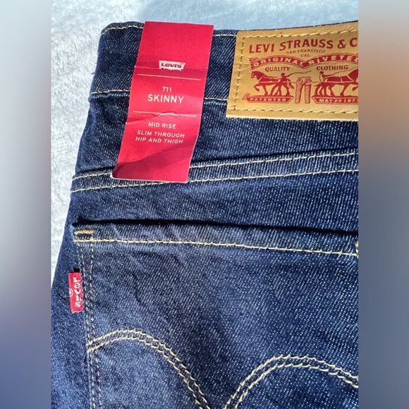 NWT LEVI’S 711 Skinny Jeans 27 - Picture 2 of 10